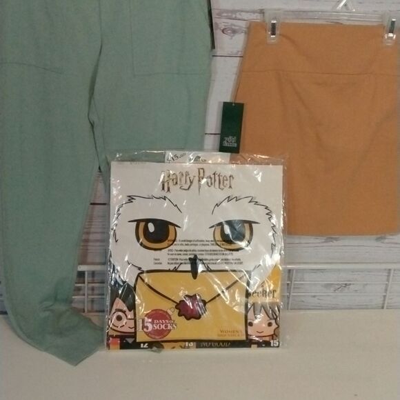 NWT: "Wild Fable" "Wizarding World"woman's skirt & stretch pants & box of socks - Picture 13 of 13